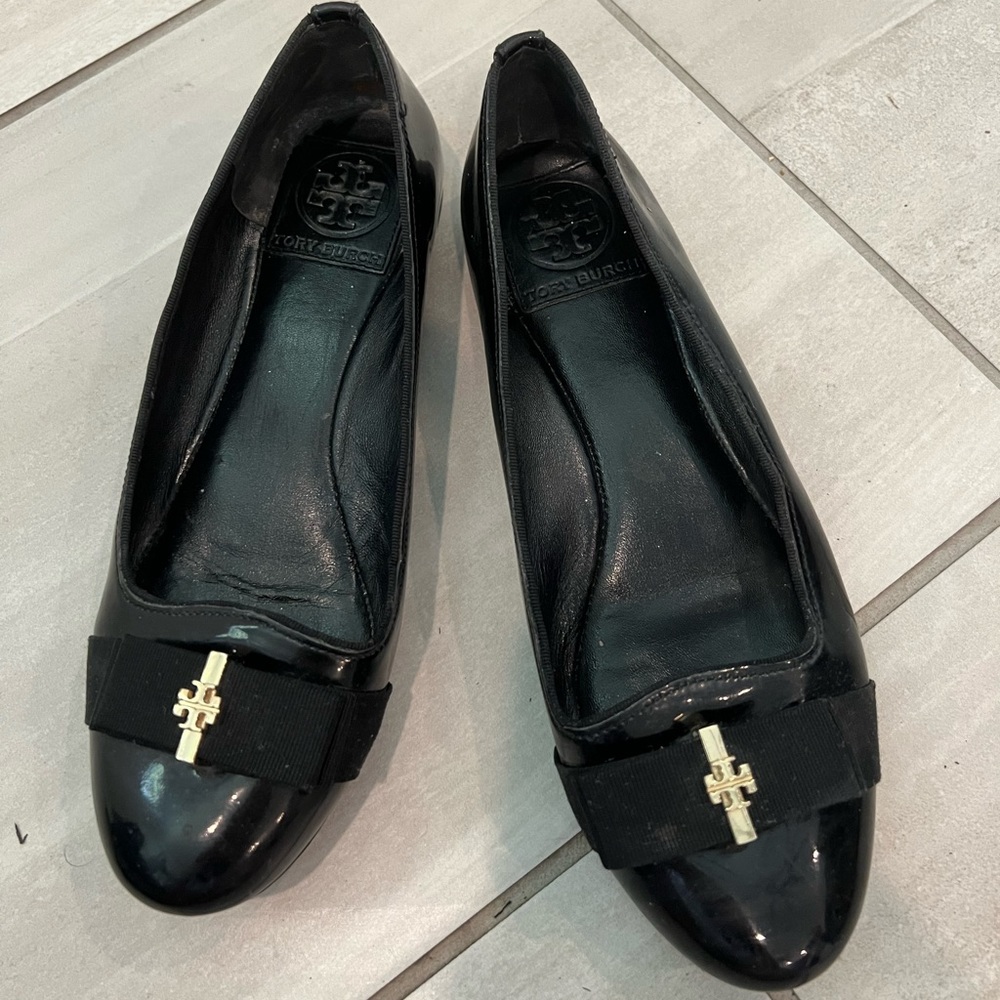 Tory Burch Patent ballet flats with bow detail